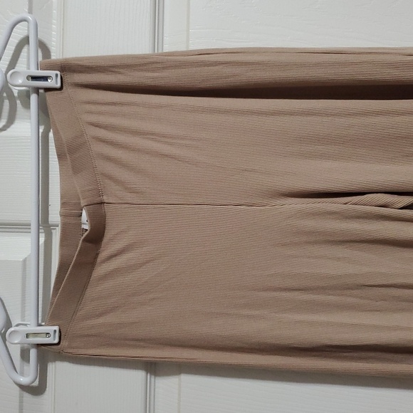 Princess Polly Women's Latina 2pc. Pant Set Beige Size 6 - Picture 6 of 12